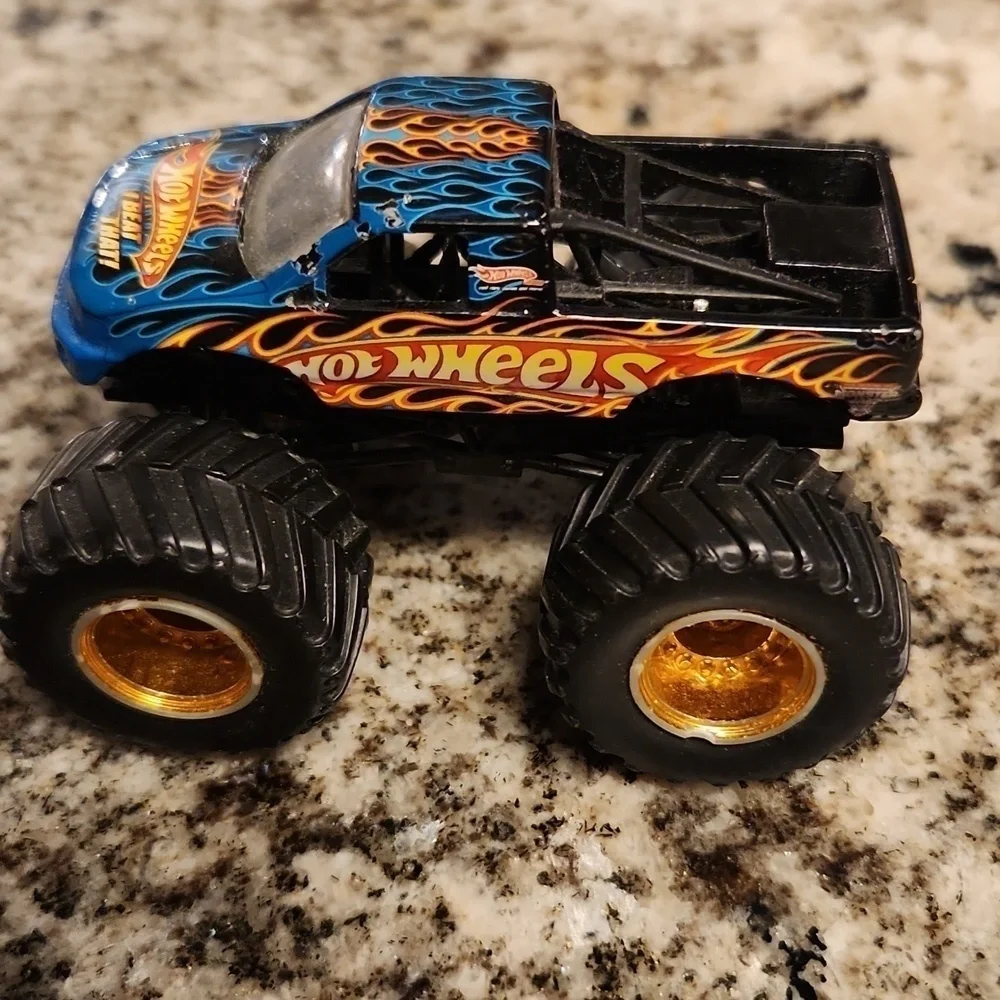 Hotwheels monster truck jmhas bent axel poor condition